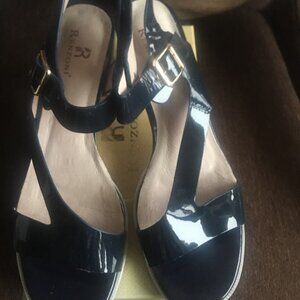 Stunning Lightly Used Renzoni Navy & White Sandals Size 8.5(39)
